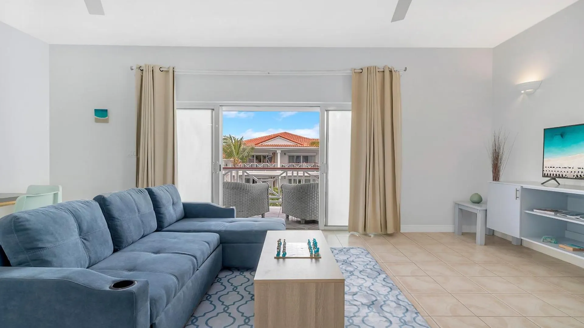 Apartman Serene Penthouse Oasis, Pool, Steps From The Beach The Bight Settlements