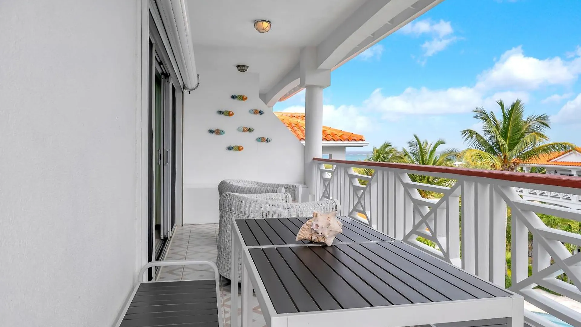 Serene Penthouse Oasis, Pool, Steps From The Beach The Bight Settlements 0*,